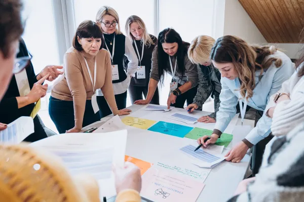 seredovishche-dlya-ditej-446C6A412-48E6-42A5-2F6C-196560AD096E.webp